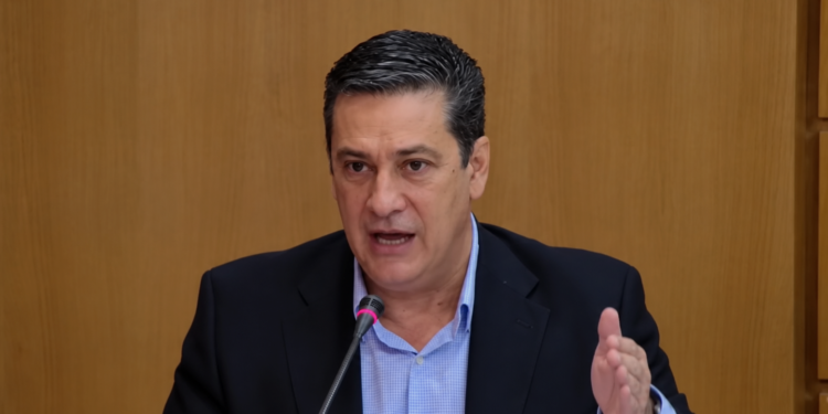 Παπαναστασίου: «240 εκατ. ευρώ πληρώνουν οι δημότες για το ρεύμα» – Στο επίκεντρο τα χρέη των δήμων