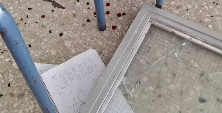 ΚΝΕ Αιτωλοακαρνανίας: «Ως εδώ! Η ασφάλεια των μαθητών είναι ζήτημα ζωής!» – Παράθυρο έπεσε σε μαθητή στο ΓΕΛ Νεοχωρίου