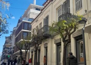 Συναγερμός στο κέντρο του Αγρινίου για ηλικιωμένη γυναίκα –– Έπεσε στο μπαλκόνι του σπιτιού της