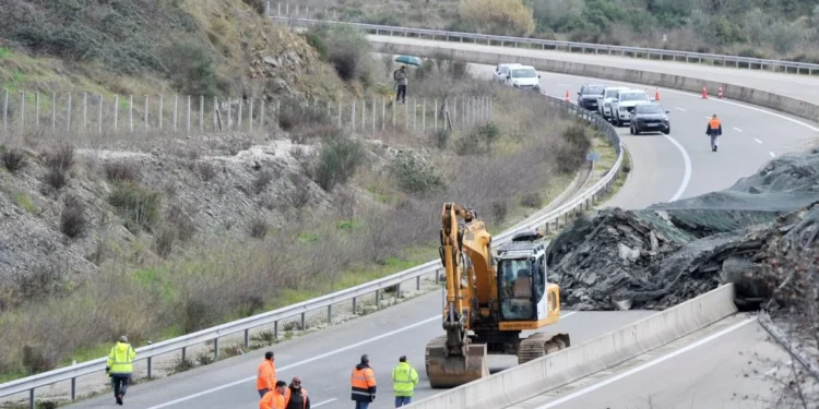 Ιόνια Οδός: Αμφιδρόμηση κυκλοφορίας λόγω κατολίσθησης – Σε ισχύ από τις 30 Οκτωβρίου έως τις 30 Νοεμβρίου