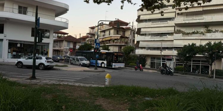 Πρωινό «έμφραγμα» στο Αγρίνιο – Αστικό λεωφορείο έμεινε από βλάβη σε κεντρικό σημείο