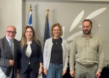 Σε εξαιρετικό κλίμα συνεργασίας η συνάντηση της Νίκης Φλώρου-Καραγιάννη με τον Παναγιώτη Σακελλαρόπουλο στην Περιφέρεια