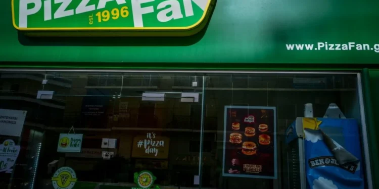 Pizza Fan: Κλειστά τα καταστήματα μετά την απάτη των εκατομμυρίων με τις «αόρατες» παραγγελίες