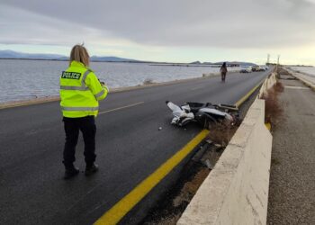 Σοβαρό τροχαίο στο δρόμο της Τουρλίδας – Στο νοσοκομείο οδηγός δικύκλου (ΦΩΤΟ)