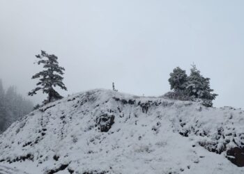 Στα λευκά το Παναιτωλικό – Χιόνια ανήμερα της 28ης Οκτωβρίου στο Λαμπίρι (βιντεο)
