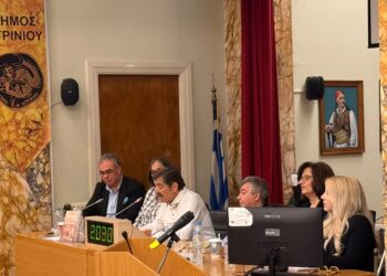 Αγρίνιο: Ασφυκτικά γεμάτη η αίθουσα στην παρουσίαση του βιβλίου του Αθανάσιου Σαρδέλη «Τα δύσκολα… που έγιναν σταθμοί»