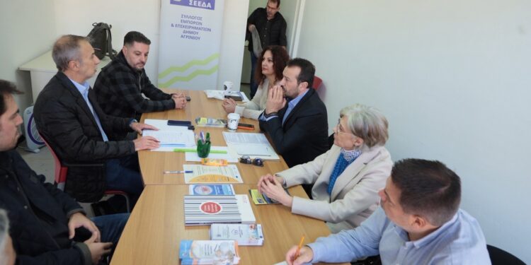 Αγρίνιο: Συνάντηση του Εμπορικού Συλλόγου με τον Νίκο Παππά – Στο επίκεντρο τα προβλήματα της τοπικής αγοράς